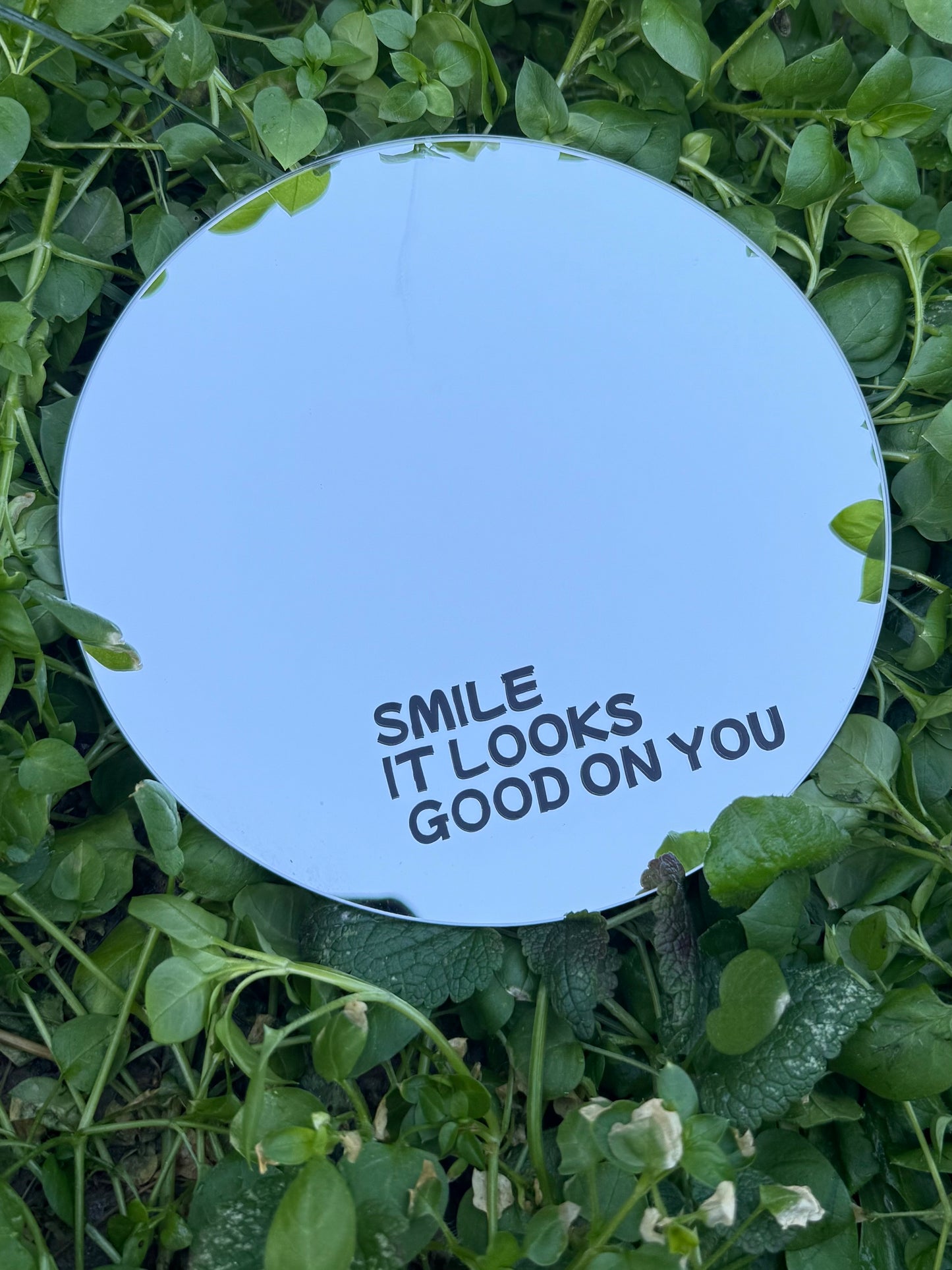 Mirror - SMILE, IT LOOKS GOOD ON YOU