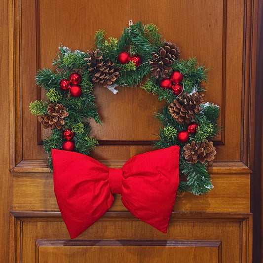 Ghirlanda rossa con luci e fiocco