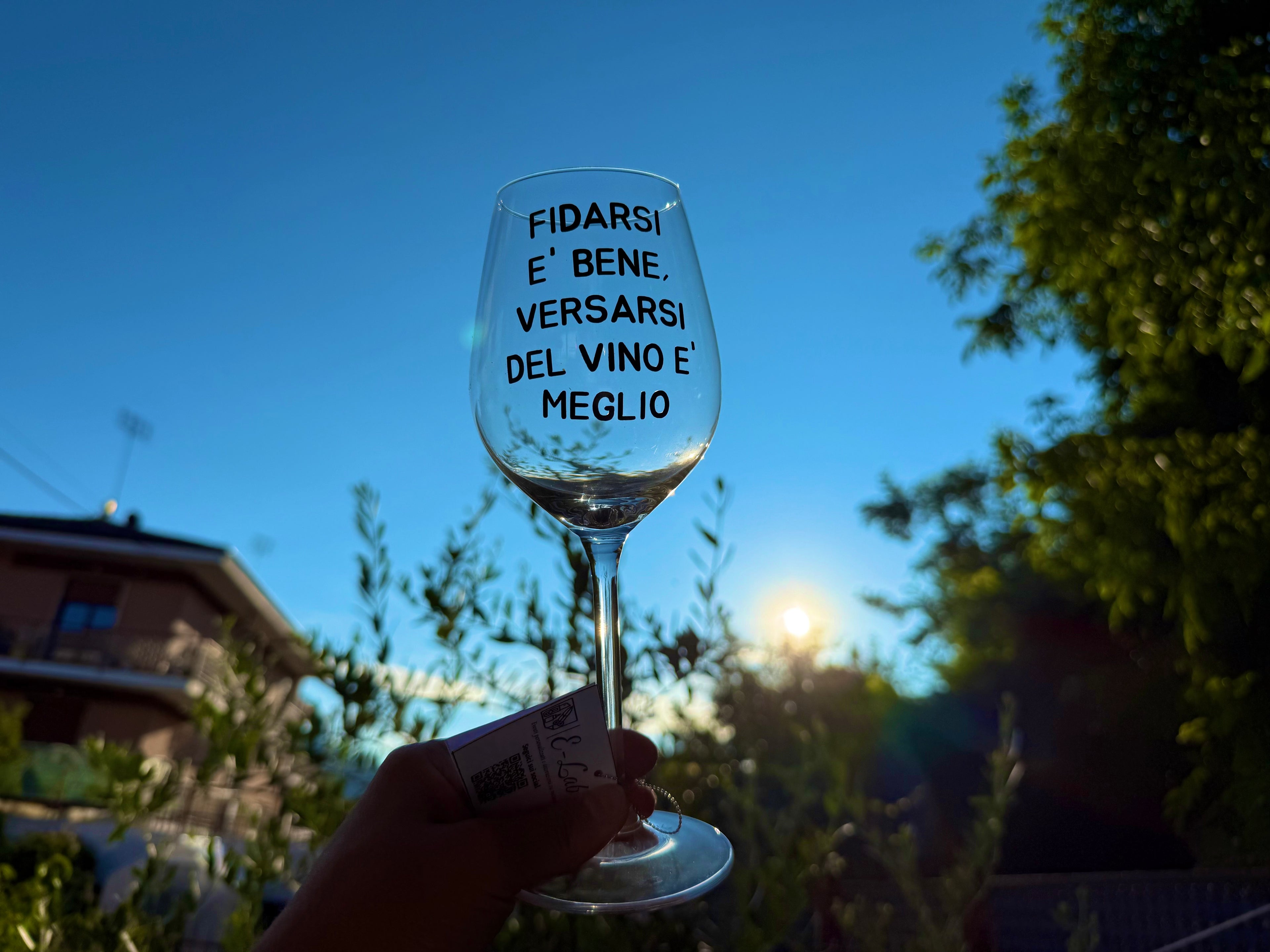 Calice - FIDARSI E' BENE, VERSARSI DEL VINO E' MEGLIO