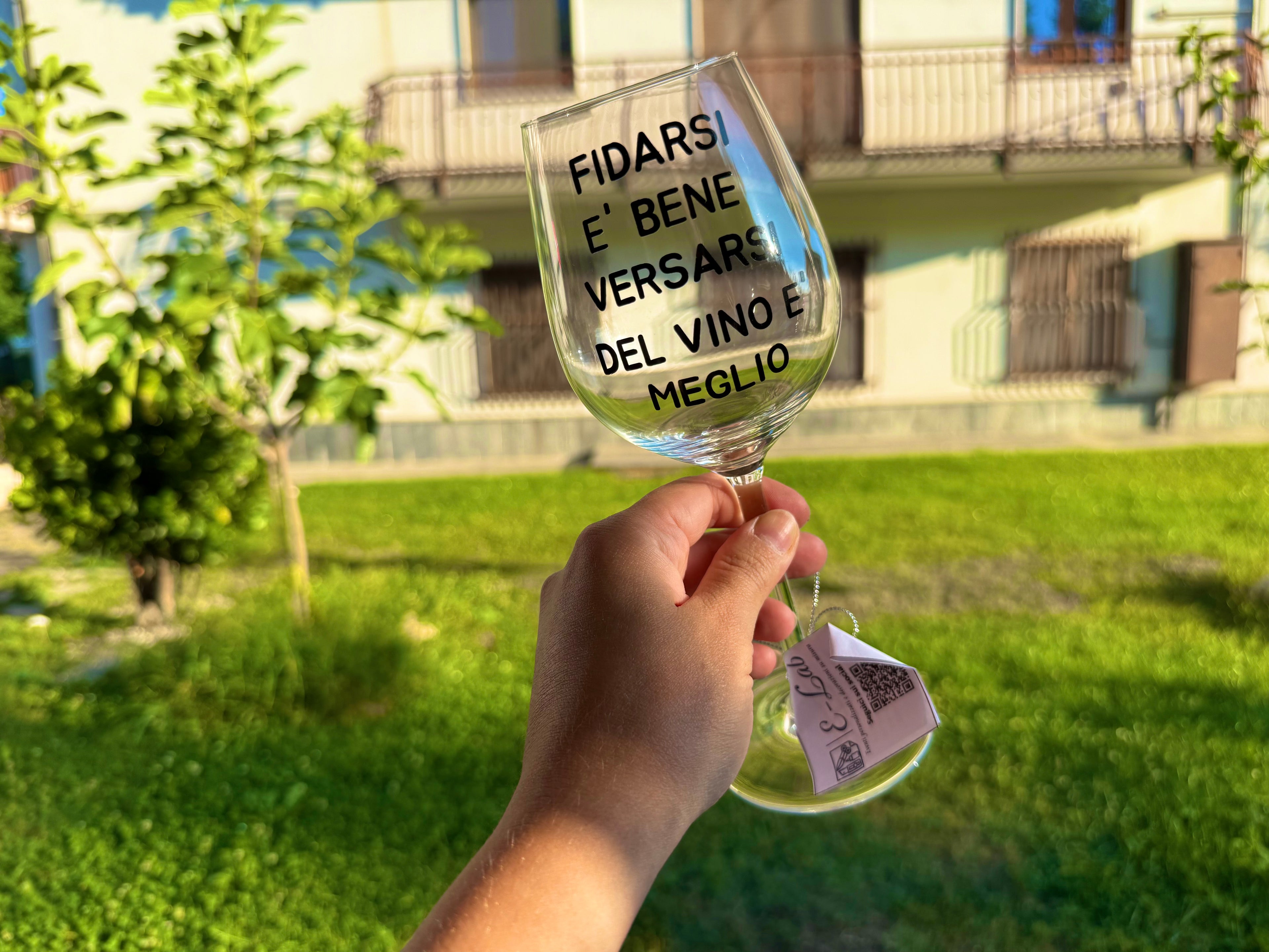 Calice - FIDARSI E' BENE, VERSARSI DEL VINO E' MEGLIO