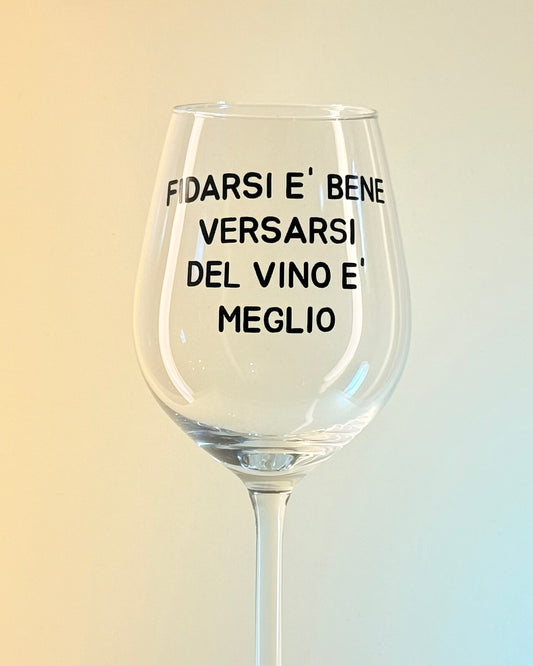 Calice - FIDARSI E' BENE, VERSARSI DEL VINO E' MEGLIO