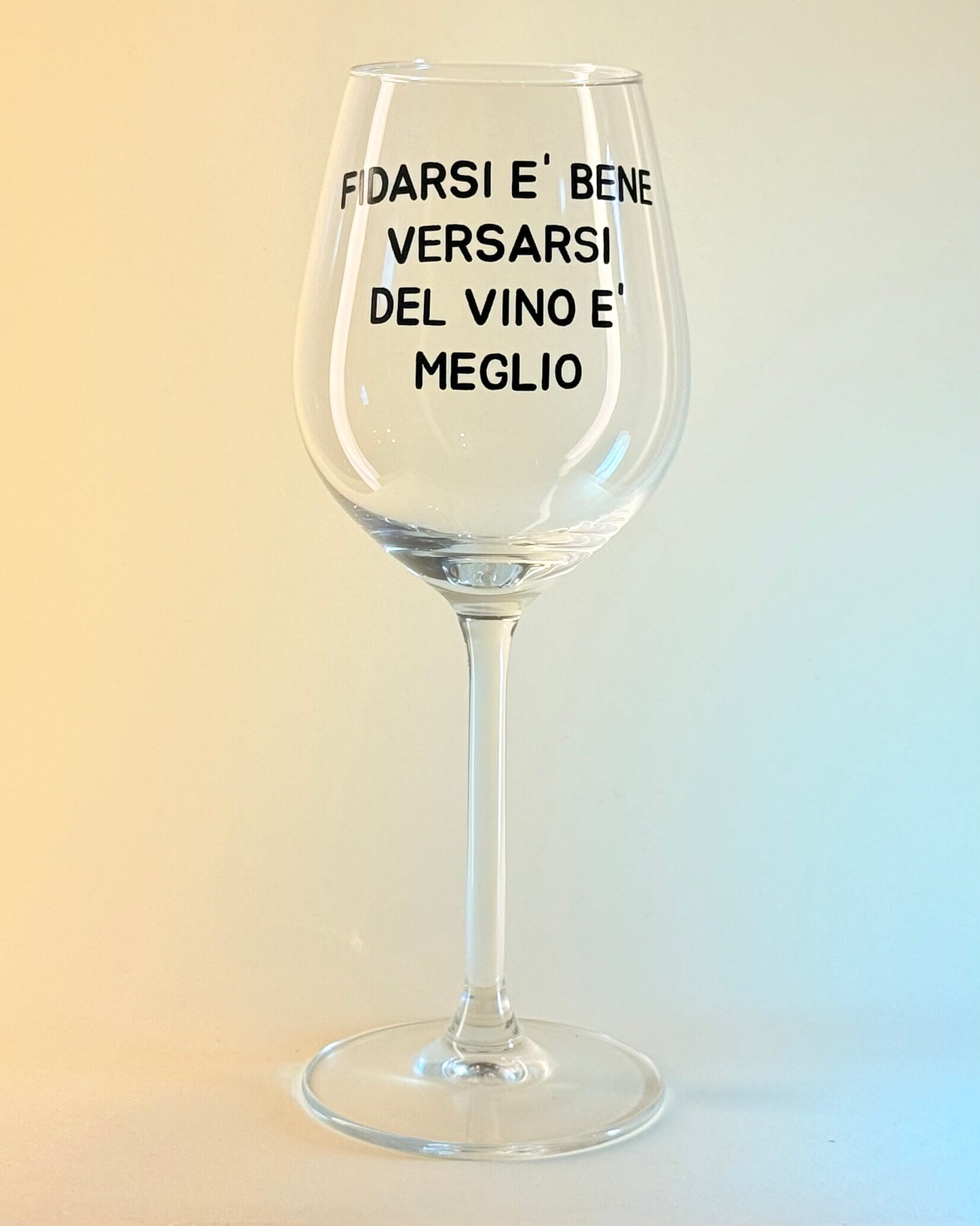 Calice - FIDARSI E' BENE, VERSARSI DEL VINO E' MEGLIO