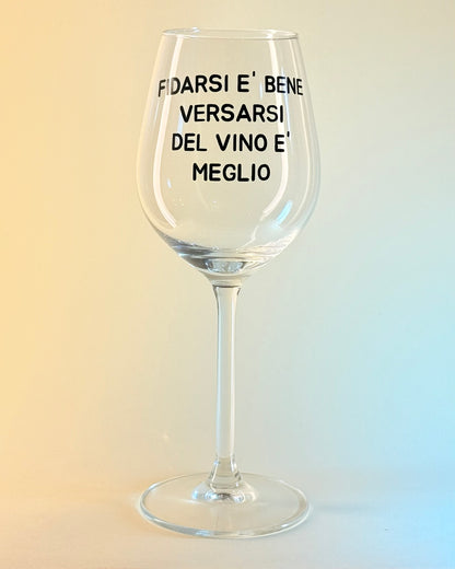 Calice - FIDARSI E' BENE, VERSARSI DEL VINO E' MEGLIO